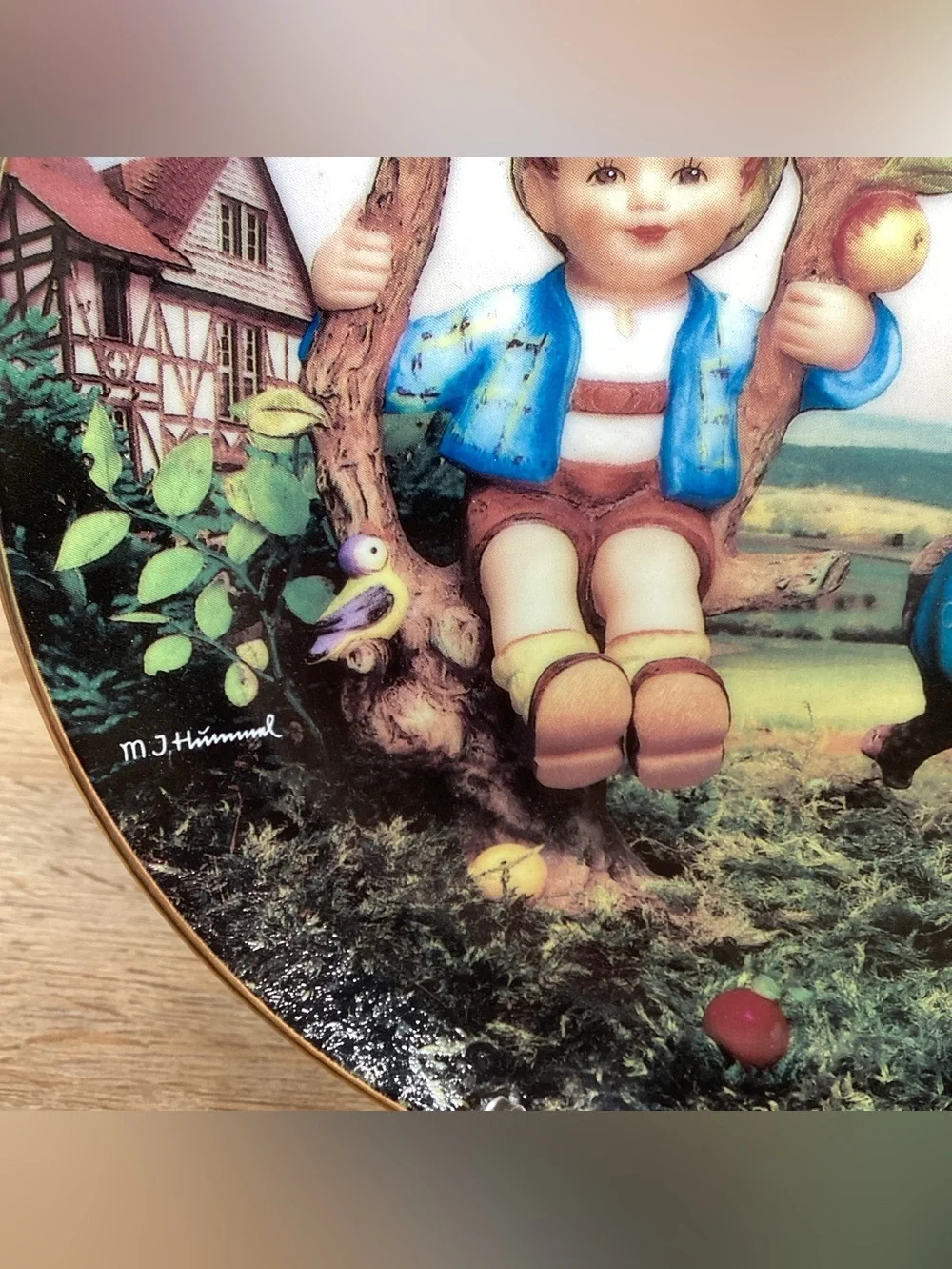 Hummel 1989 “Apple Tree Boy & Girl” Little Companions Plate Danbury Mint Q9971